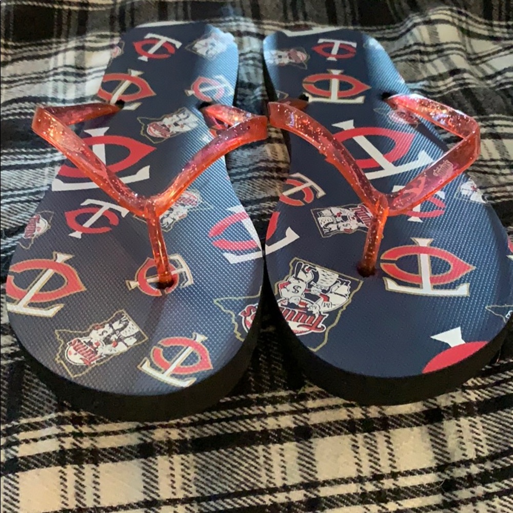 🎉BOGO🎉Twins MLB flip flops like new